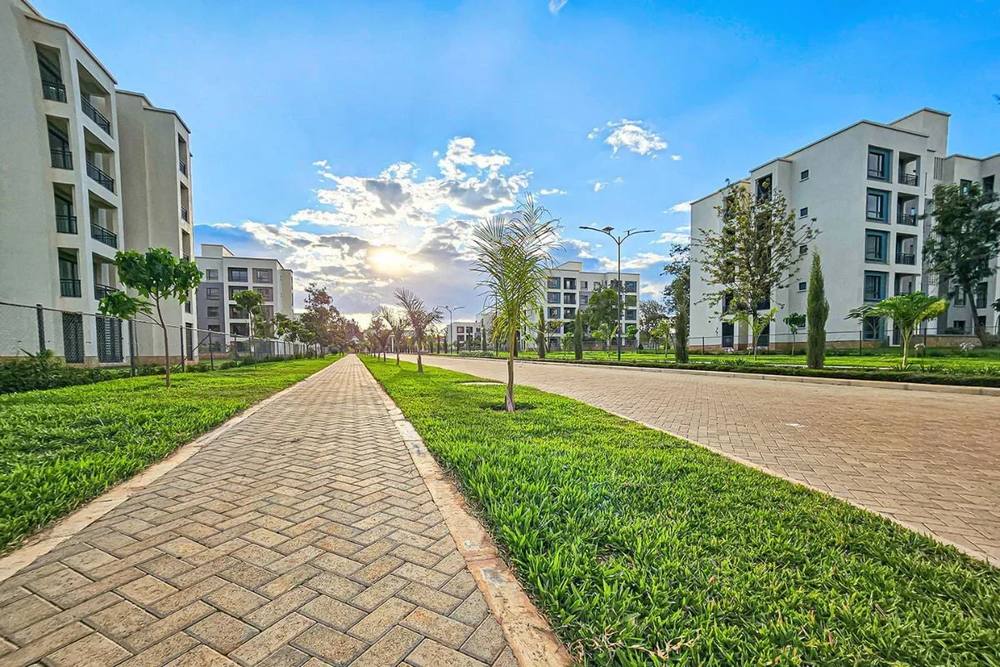 Northlands Heights Apartments: Estate walkway