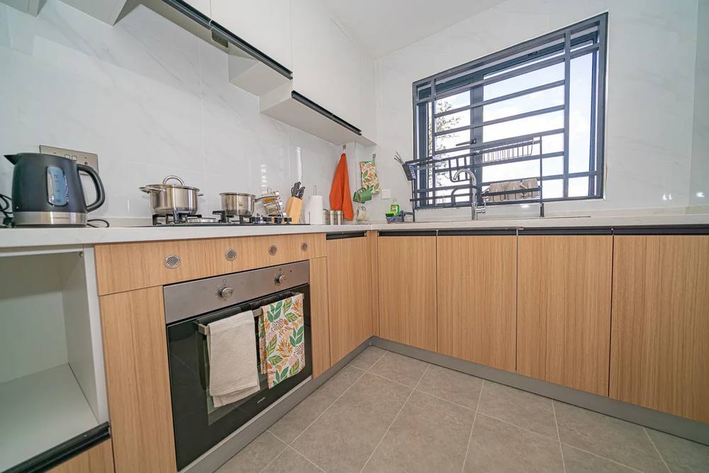 Northlands Heights Apartments: Kitchen