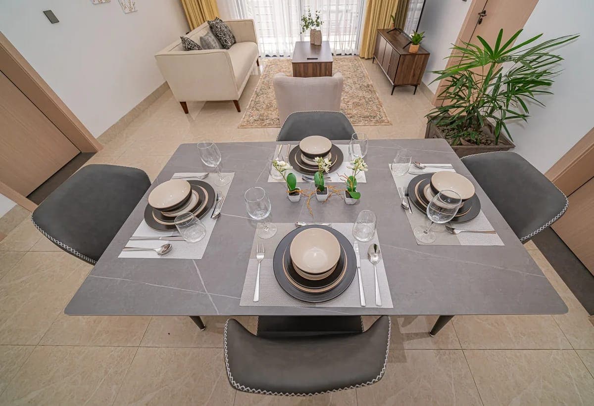 Northlands Heights Apartments: Dining table