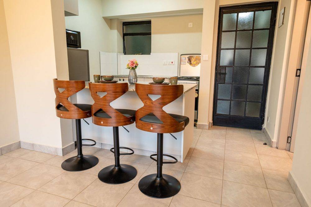 Muzi Salama: Kitchen