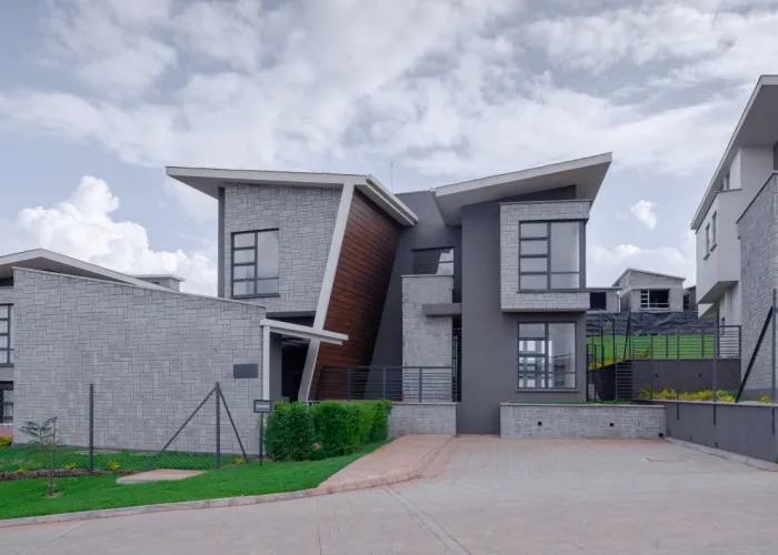 Tilisi Views: Q2 villa, street side